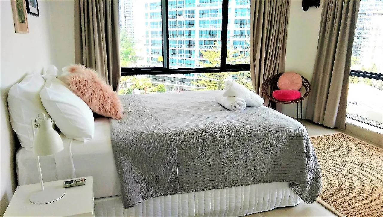 Genesis Apartments By Gold Coast Premium 4*,  Austrálie